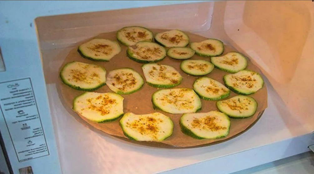 Быстрые и вкусные кабачки в микроволновке