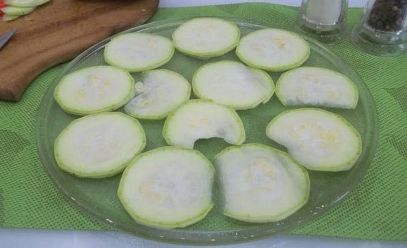 Быстрые и вкусные кабачки в микроволновке Быстрые и вкусные кабачки в микроволновке