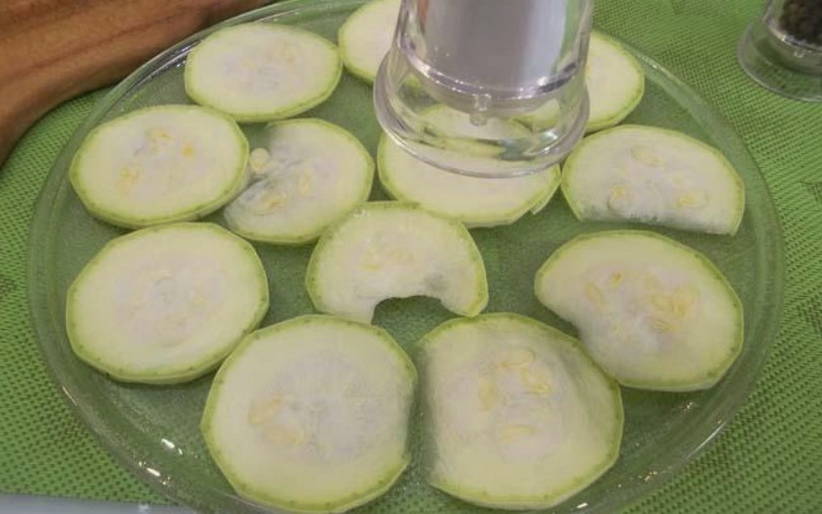 Быстрые и вкусные кабачки в микроволновке Быстрые и вкусные кабачки в микроволновке