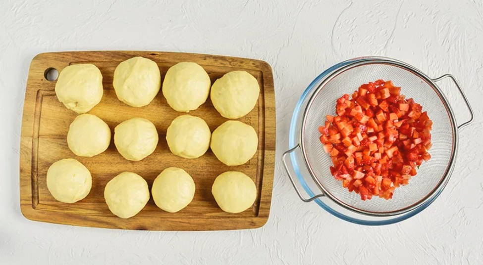 Пирожки с клубникой в духовке