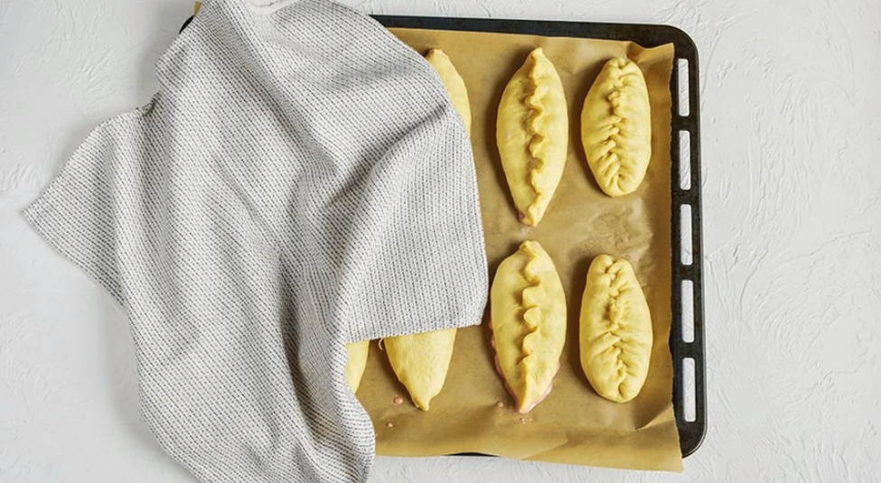 Пирожки с клубникой в духовке