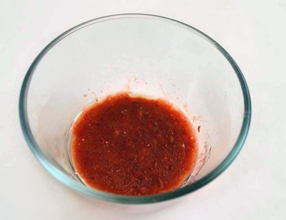 Салат с клубникой и рукколой