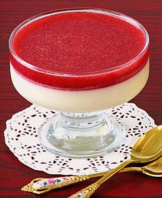 Панакота с клубникой