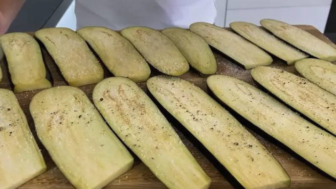 Баклажаны в кляре на сковороде