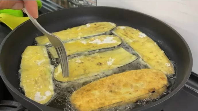Баклажаны в кляре на сковороде