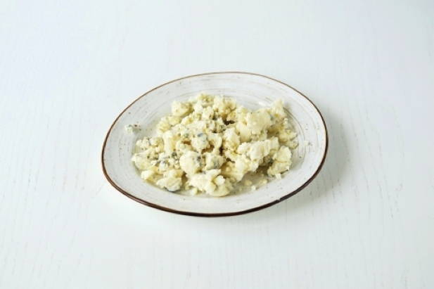 Салат с карамелизированной грушей и сыром
