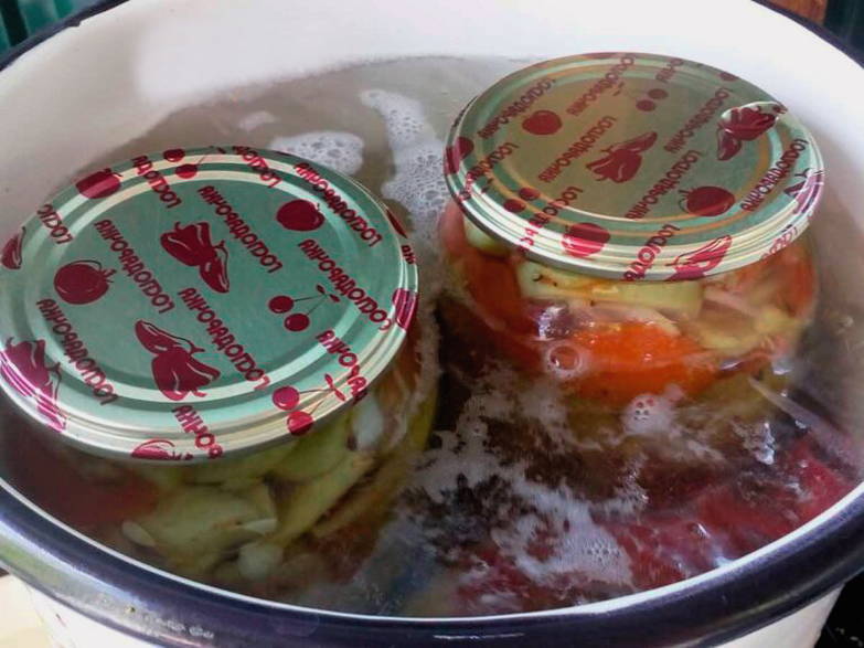 Салат из огурцов, помидоров, болгарского перца и лука на зиму
