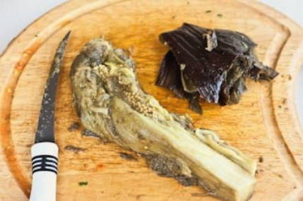 Теплый салат с баклажанами, помидорами и перцем в духовке