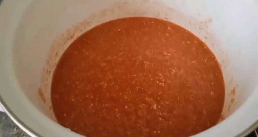 Хреновая закуска из помидор с хреном и чесноком с варкой на зиму