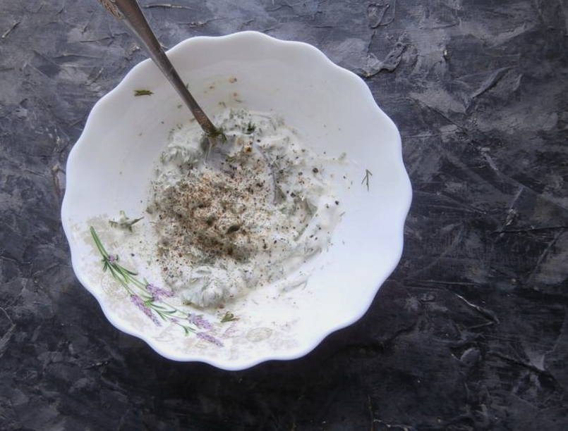 Жареные баклажаны с луком на сковороде