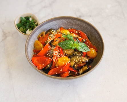 Баклажаны с перцем на сковороде