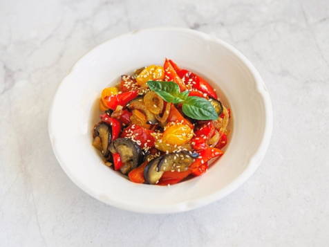 Баклажаны с перцем на сковороде