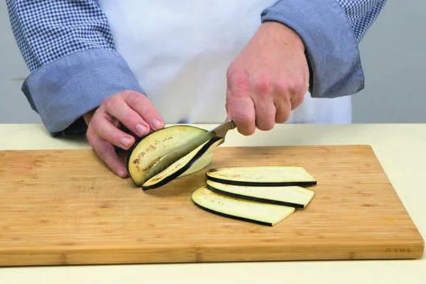 Рулеты из баклажанов с чесноком и грецкими орехами
