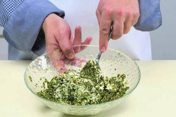 Рулеты из баклажанов с чесноком и грецкими орехами