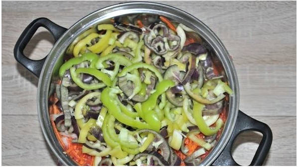 Фасоль с овощами в томатном соусе на зиму Фасоль с овощами в томатном соусе на зиму