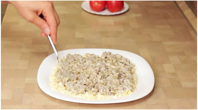 Салат с баклажанами и помидорами и сыром