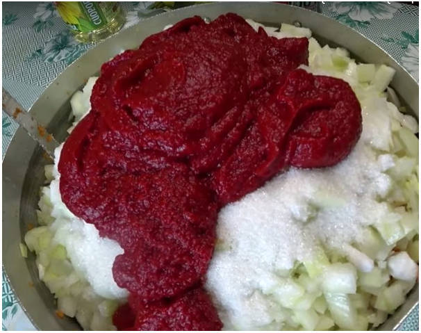 Икра из помидоров, моркови и лука через мясорубку на зиму Икра из помидоров, моркови и лука через мясорубку на зиму