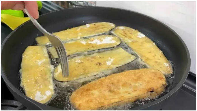Баклажаны в муке на сковороде