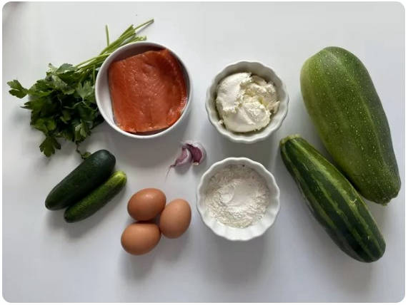 Рулет из кабачков с творожным сыром и рыбой