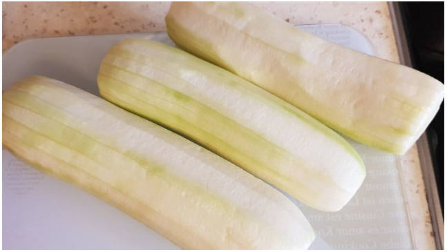 Рулет из кабачков с творожным сыром и зеленью