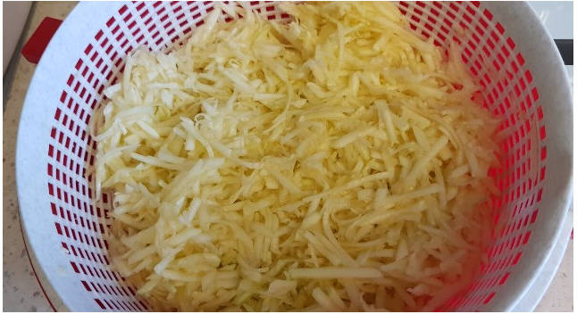 Рулет из кабачков с творожным сыром и зеленью