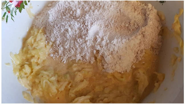 Рулет из кабачков с творожным сыром и зеленью