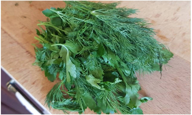 Рулет из кабачков с творожным сыром и зеленью