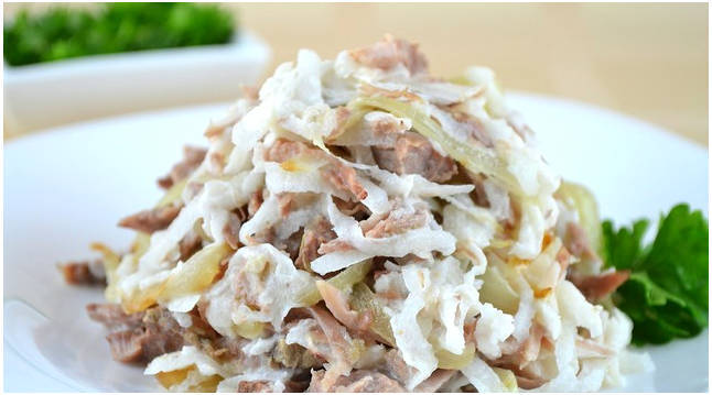 Салат из редьки дайкон с мясом