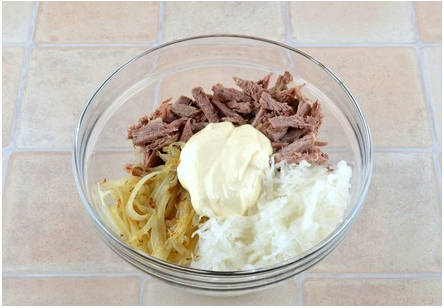 Салат из редьки дайкон с мясом