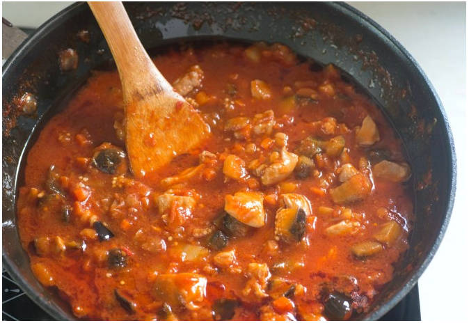 Баклажаны с куриной грудкой на сковороде Баклажаны с куриной грудкой на сковороде