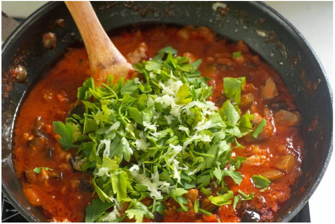 Баклажаны с куриной грудкой на сковороде Баклажаны с куриной грудкой на сковороде