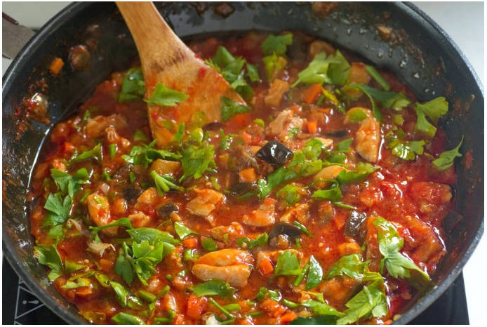 Баклажаны с куриной грудкой на сковороде Баклажаны с куриной грудкой на сковороде