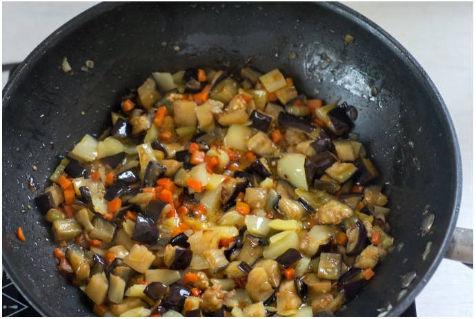 Баклажаны с куриной грудкой на сковороде Баклажаны с куриной грудкой на сковороде
