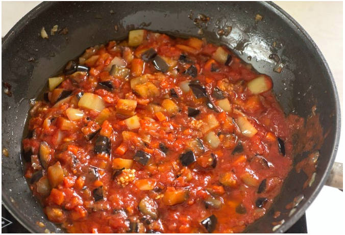 Баклажаны с куриной грудкой на сковороде Баклажаны с куриной грудкой на сковороде