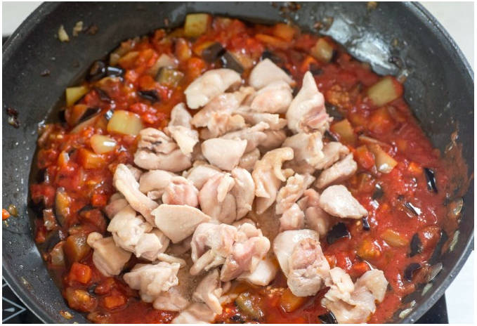 Баклажаны с куриной грудкой на сковороде Баклажаны с куриной грудкой на сковороде
