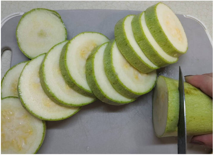 Баклажаны в кляре с чесноком и сыром на сковороде