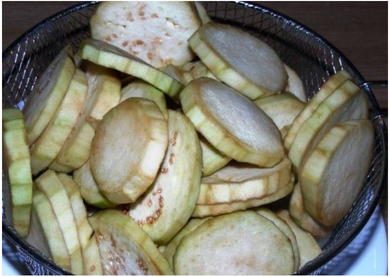 Баклажаны с фаршем на сковороде