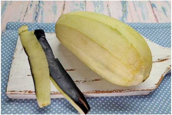 Баклажаны со сметаной и чесноком на сковороде