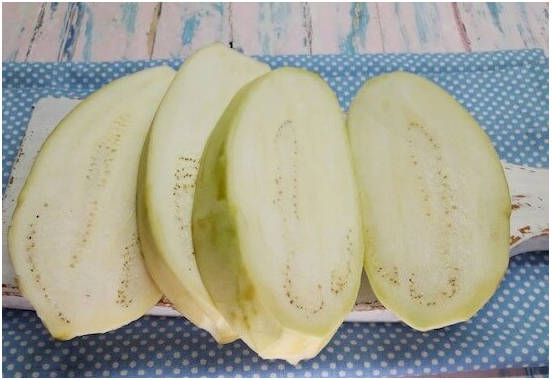 Баклажаны со сметаной и чесноком на сковороде