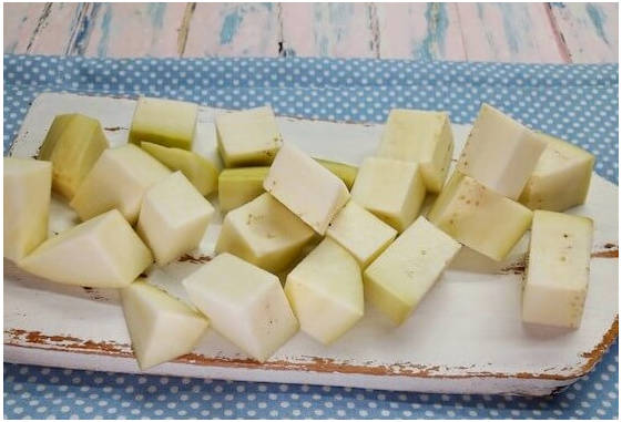 Баклажаны со сметаной и чесноком на сковороде