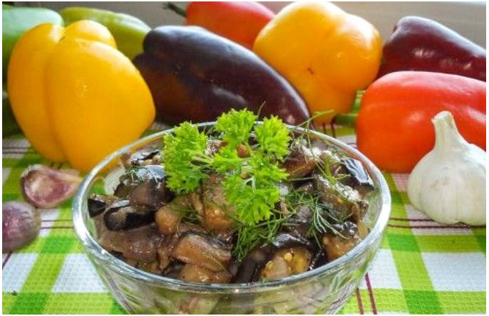 Баклажаны с шампиньонами на сковороде