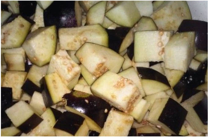 Баклажаны с шампиньонами на сковороде