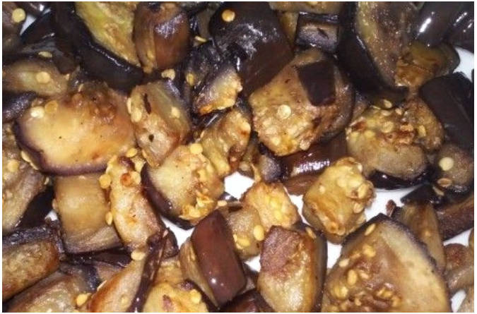 Баклажаны с шампиньонами на сковороде