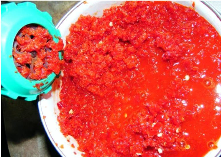 Горький перец с чесноком через мясорубку без варки на зиму Горький перец с чесноком через мясорубку без варки на зиму