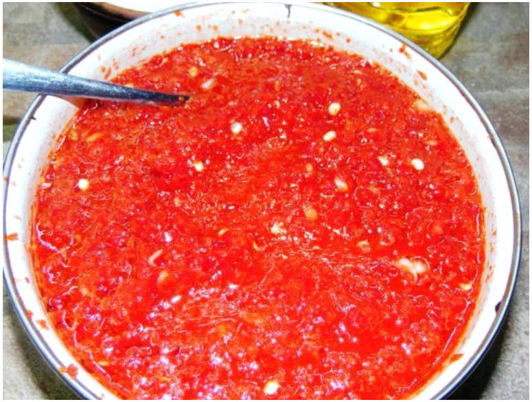 Горький перец с чесноком через мясорубку без варки на зиму Горький перец с чесноком через мясорубку без варки на зиму