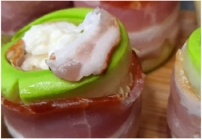 Рулетики из кабачков с беконом и сыром Рулетики из кабачков с беконом и сыром