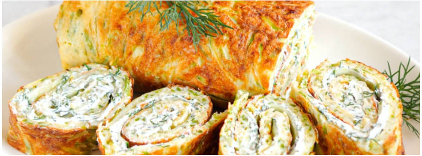 Рулет из кабачков с творожным сыром, зеленью и чесноком