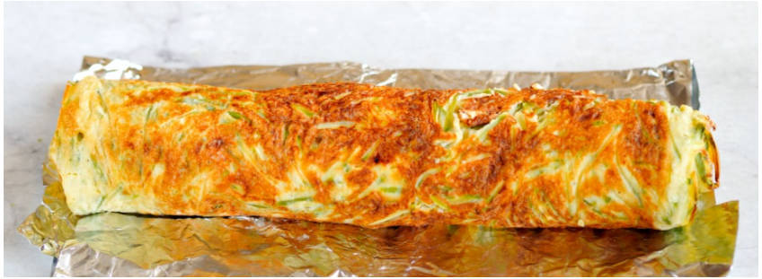 Рулет из кабачков с творожным сыром, зеленью и чесноком