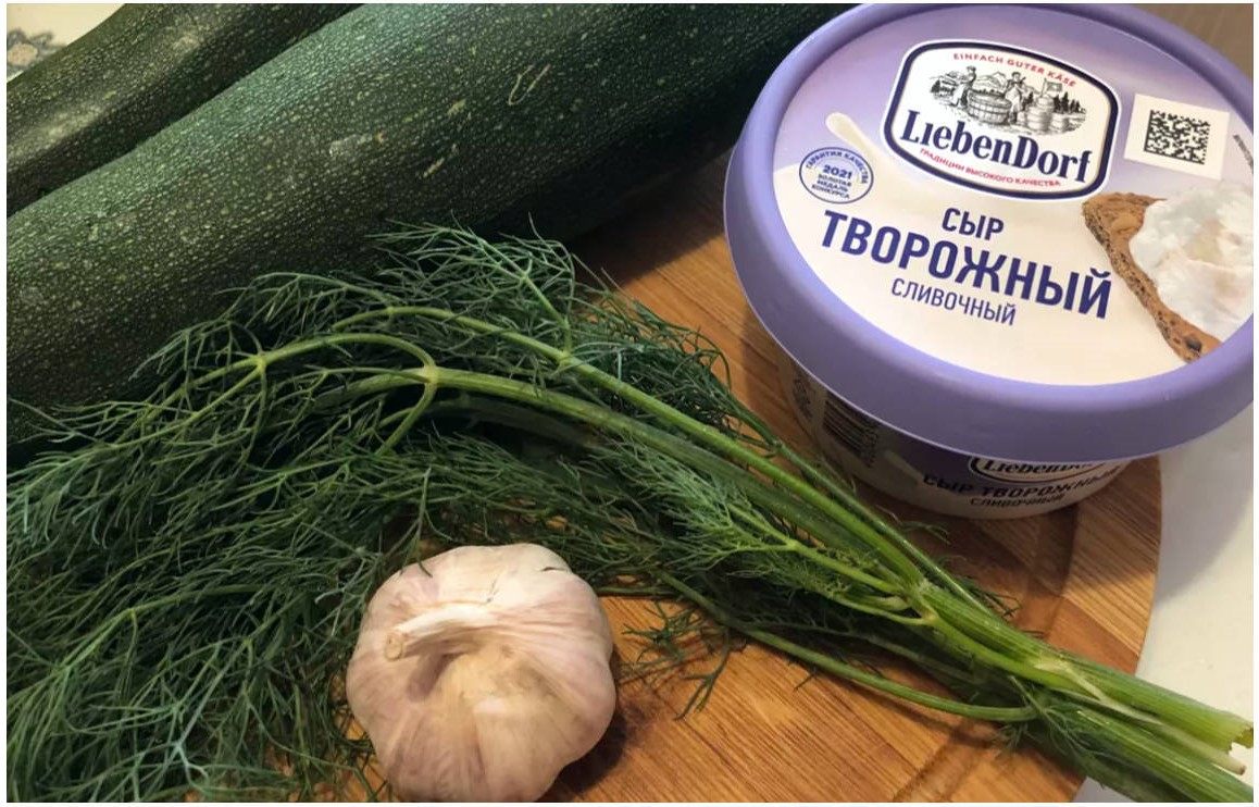 Рулетики из кабачков с творожным сыром Рулетики из кабачков с творожным сыром