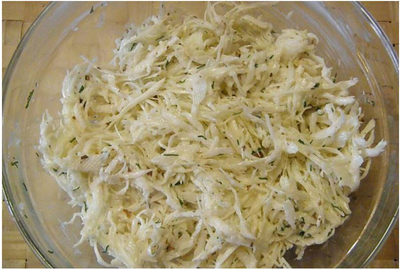 Салат из черной редьки со сметаной